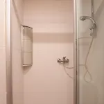 Lägenhet Stylish Coastal With Fireplace & Terrace In