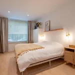 Stylish Coastal With Fireplace & Terrace In Apartamento Ostende