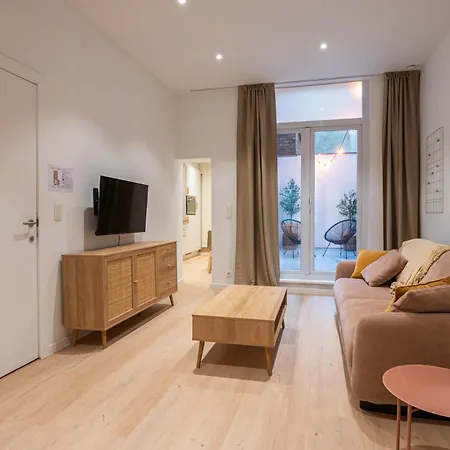 公寓 Stylish Coastal With Fireplace & Terrace In *