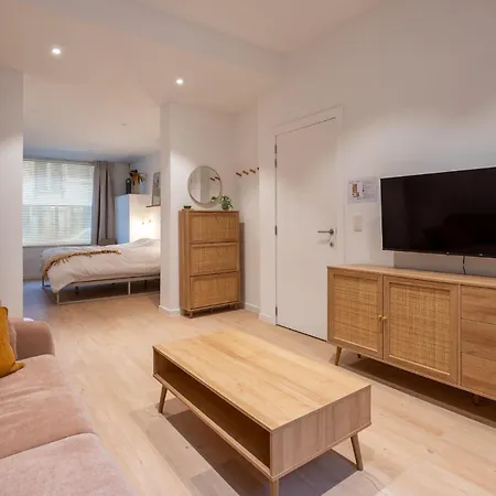 公寓 Stylish Coastal With Fireplace & Terrace In *