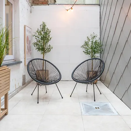 Stylish Coastal With Fireplace & Terrace In 公寓