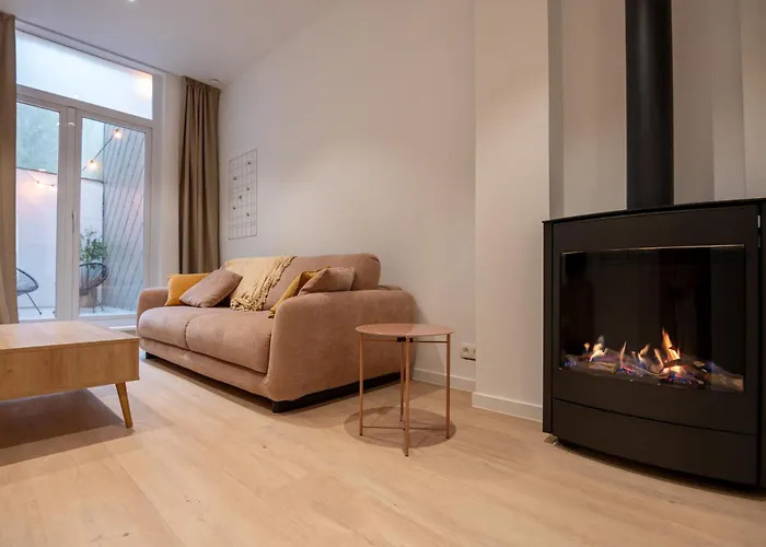 Stylish Coastal With Fireplace & Terrace In Ostend