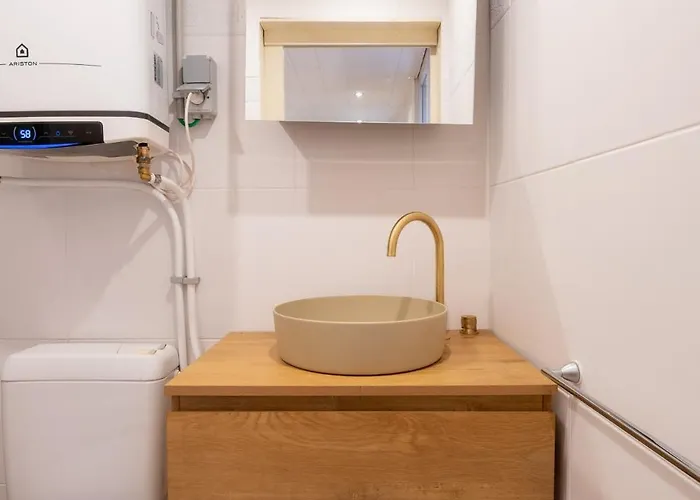 Stylish Coastal With Fireplace & Terrace In Ostend