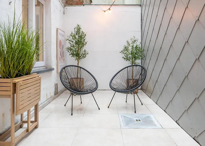 Stylish Coastal With Fireplace & Terrace In Apartment