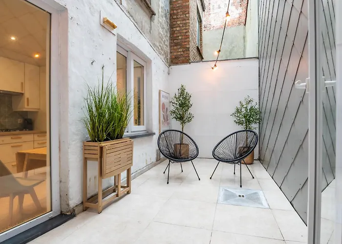 Apartment Stylish Coastal With Fireplace & Terrace In Ostend