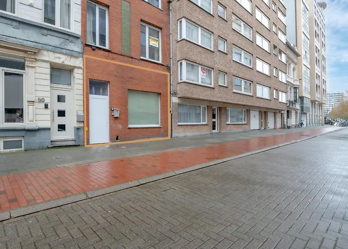 Stylish Coastal With Fireplace & Terrace In Ostend